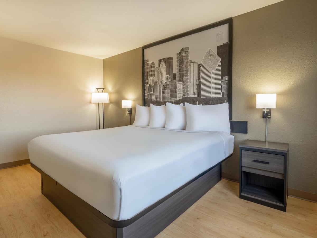 Super 8 By Wyndham Clinton Hotel Ngoại thất bức ảnh