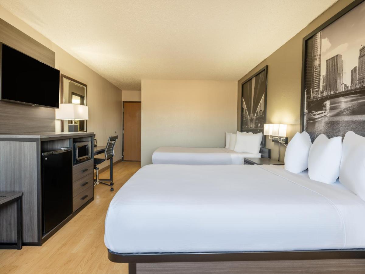 Super 8 By Wyndham Clinton Hotel Ngoại thất bức ảnh