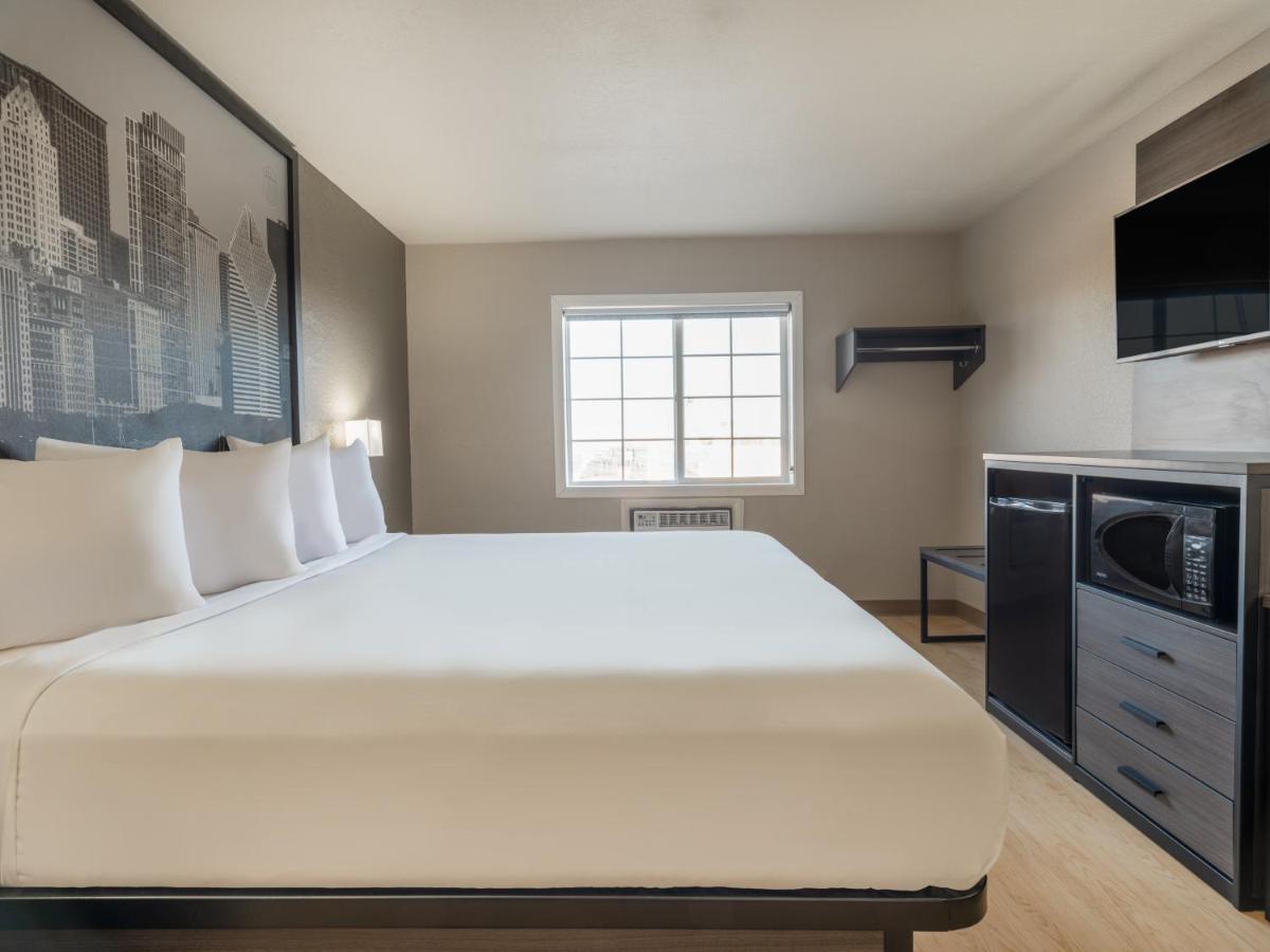 Super 8 By Wyndham Clinton Hotel Ngoại thất bức ảnh