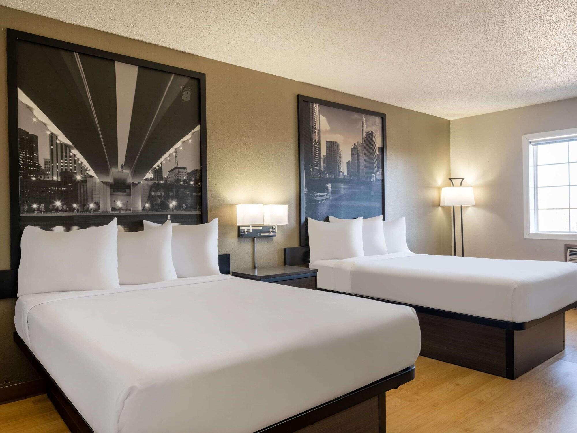 Super 8 By Wyndham Clinton Hotel Ngoại thất bức ảnh