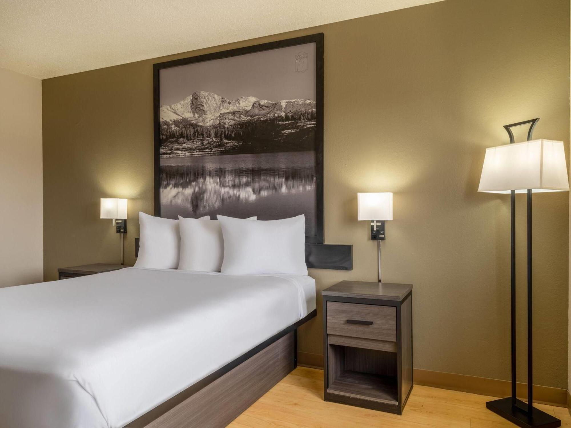 Super 8 By Wyndham Clinton Hotel Ngoại thất bức ảnh